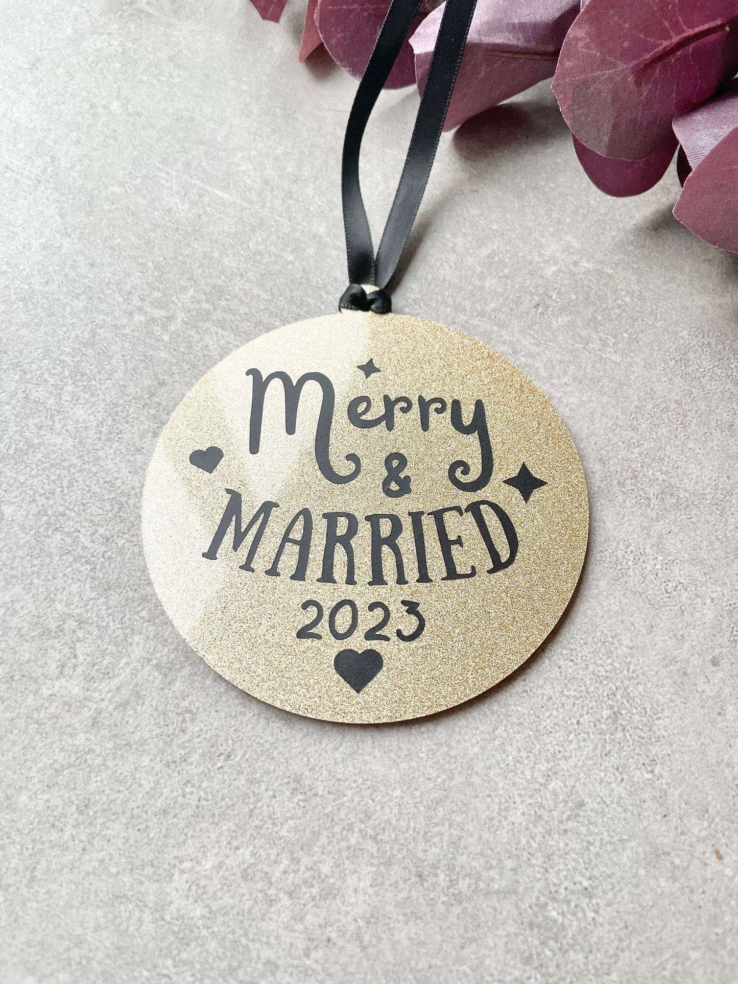 Merry & Married Bauble, Gold Christmas tree decoration for newlyweds married in 2024, bestie, daughter son first Xmas mr and Mrs gift