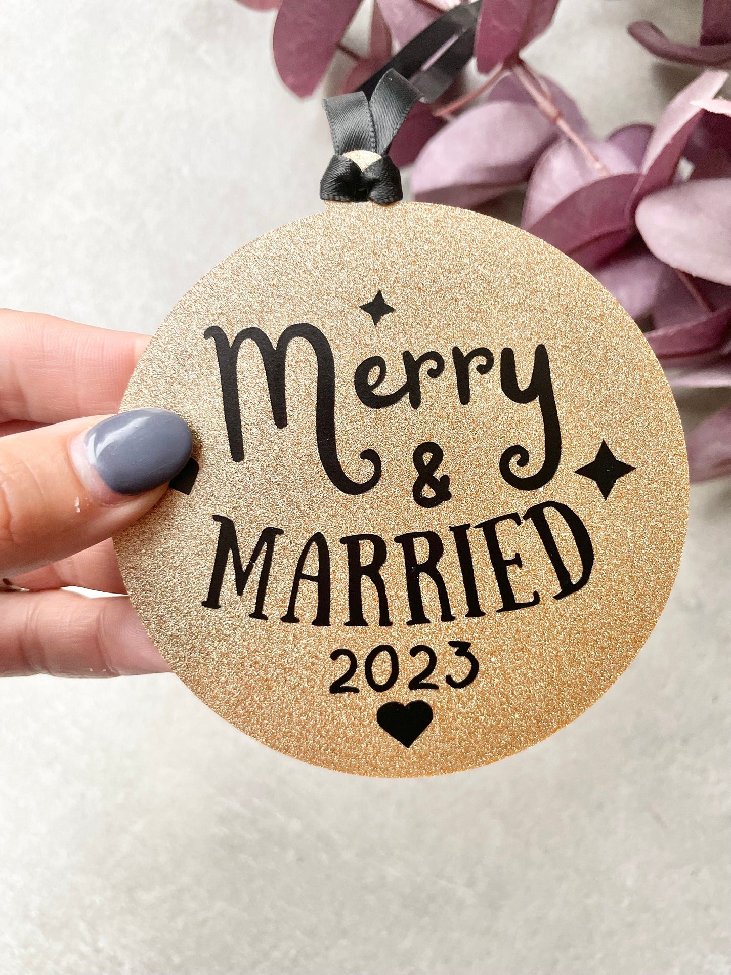 Merry & Married Bauble, Gold Christmas tree decoration for newlyweds married in 2024, bestie, daughter son first Xmas mr and Mrs gift