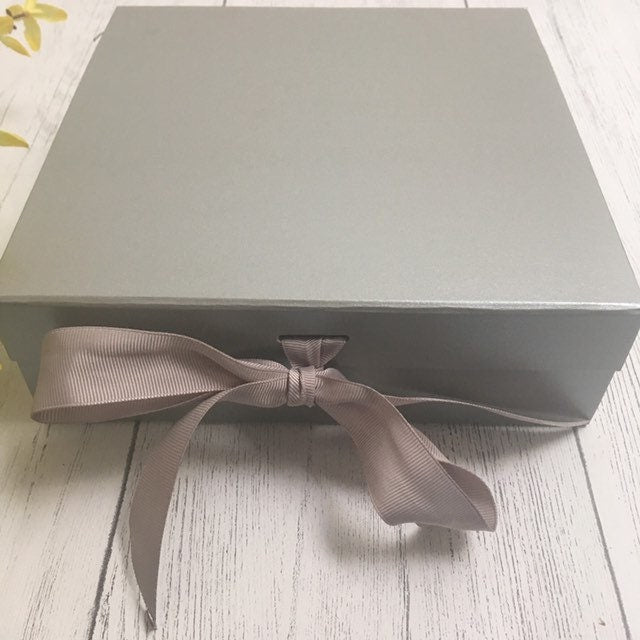 Bridesmaid gift, bridesmaid proposal, bridesmaids, maid of honour gift, best man gift, flower girl, gift box, personalised gift box