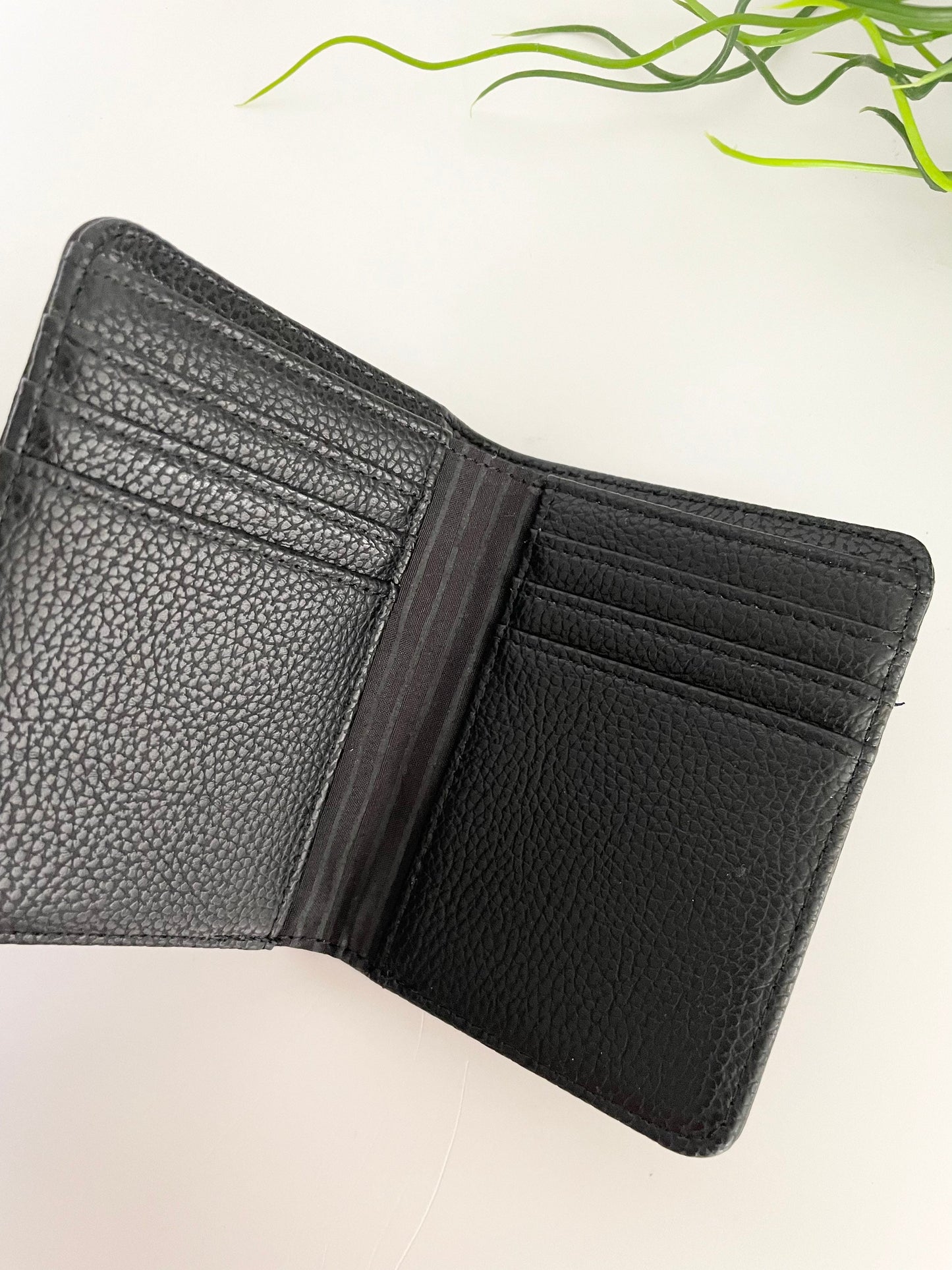 Personalised initial black leather wallet. Monogrammed wallets for men’s birthday, anniversary and Christmas presents. Husband gifts