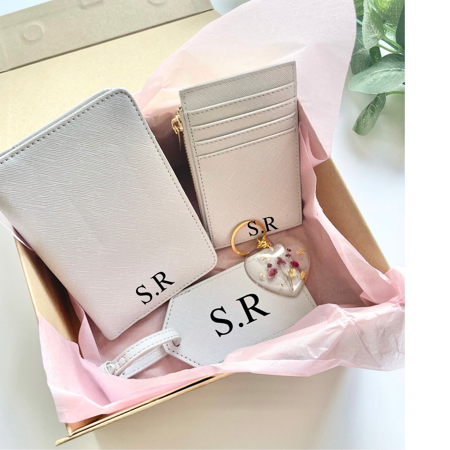 Personalised travel gift set for her, Mothers Day or Birthday gift set, luggage tag, passport cover, gold leaf resin keychain,